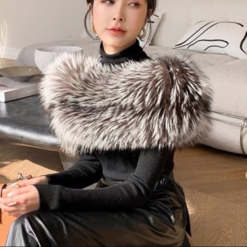 Fox fur shawl - Picture 3 of 7